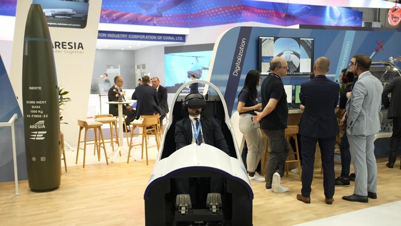 Pameran dirgantara Paris Air Show di Le Bourget, utara Paris, Prancis, Selasa (20/6/2023). (AP Photo/Lewis Joly)