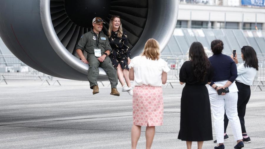 Pameran dirgantara Paris Air Show di Le Bourget, utara Paris, Prancis, Selasa (20/6/2023). (AP Photo/Lewis Joly)