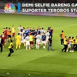 Demi Selfie Bareng Garnacho, Suporter Terobos Stadion GBK