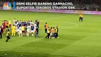 Demi Selfie Bareng Garnacho, Suporter Terobos Stadion GBK