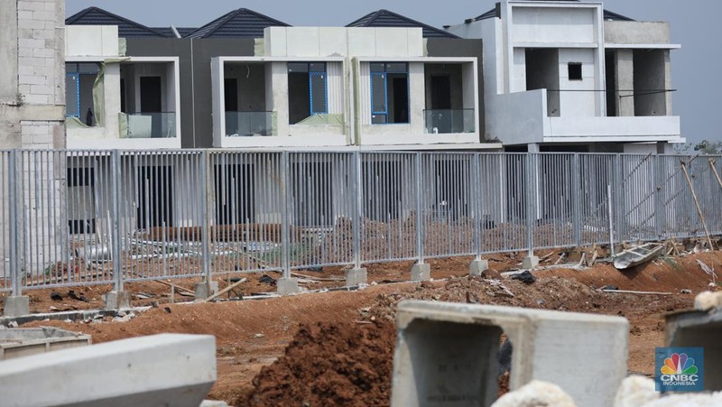 Suasana pembangunan properti di kawasan Pantai Indah Kapuk (PIK 2), Tangerang, Banten, Rabu (21/6/2023). (վ/Tri Susilo)