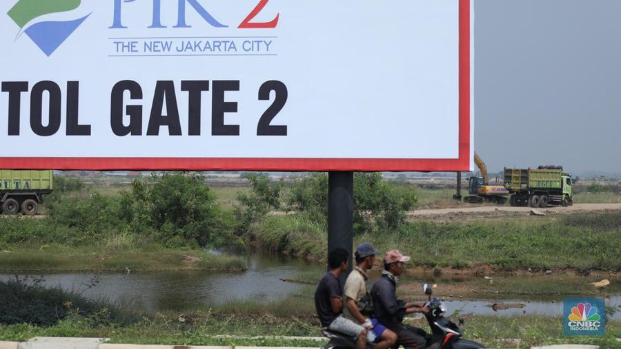 Suasana pembangunan properti di kawasan Pantai Indah Kapuk (PIK 2), Tangerang, Banten, Rabu (21/6/2023). (CNBC Indonesia/Tri Susilo)