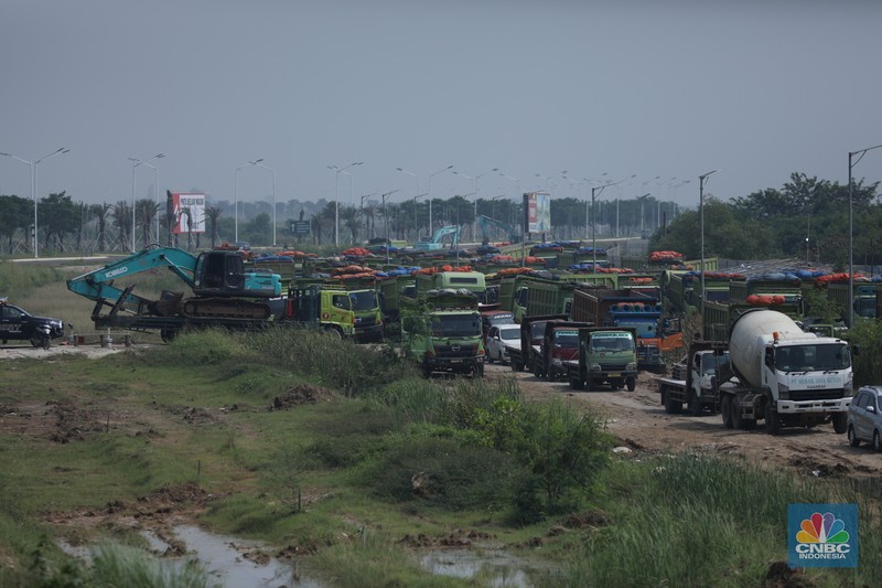 Suasana pembangunan properti di kawasan Pantai Indah Kapuk (PIK 2), Tangerang, Banten, Rabu (21/6/2023). Suasana pembangunan properti di kawasan Pantai Indah Kapuk (PIK 2), Tangerang, Banten, Rabu (21/6/2023). (CNBC Indonesia/Tri Susilo)