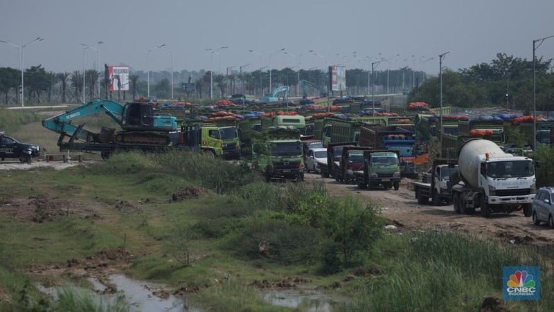 Suasana pembangunan properti di kawasan Pantai Indah Kapuk (PIK 2), Tangerang, Banten, Rabu (21/6/2023). (վ/Tri Susilo)