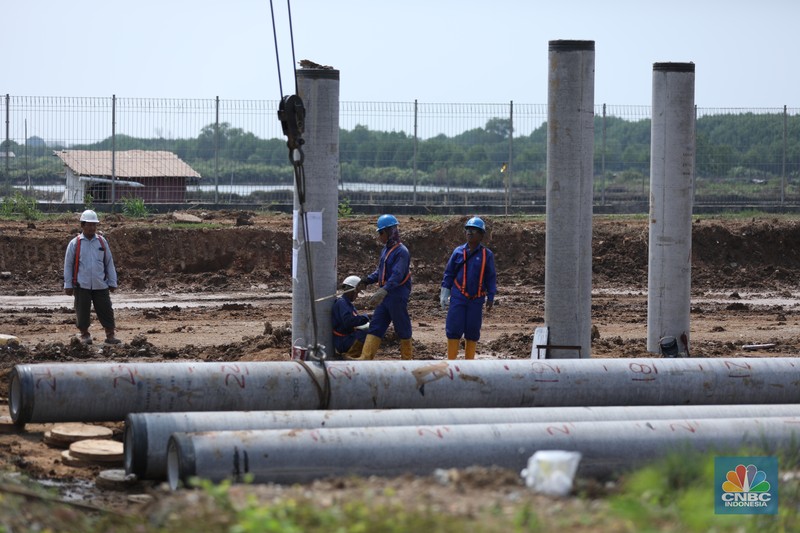 Suasana pembangunan properti di kawasan Pantai Indah Kapuk (PIK 2), Tangerang, Banten, Rabu (21/6/2023). Suasana pembangunan properti di kawasan Pantai Indah Kapuk (PIK 2), Tangerang, Banten, Rabu (21/6/2023). (CNBC Indonesia/Tri Susilo)