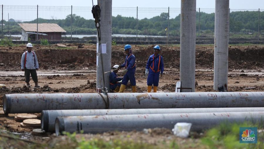 Suasana pembangunan properti di kawasan Pantai Indah Kapuk (PIK 2), Tangerang, Banten, Rabu (21/6/2023). (վ/Tri Susilo)