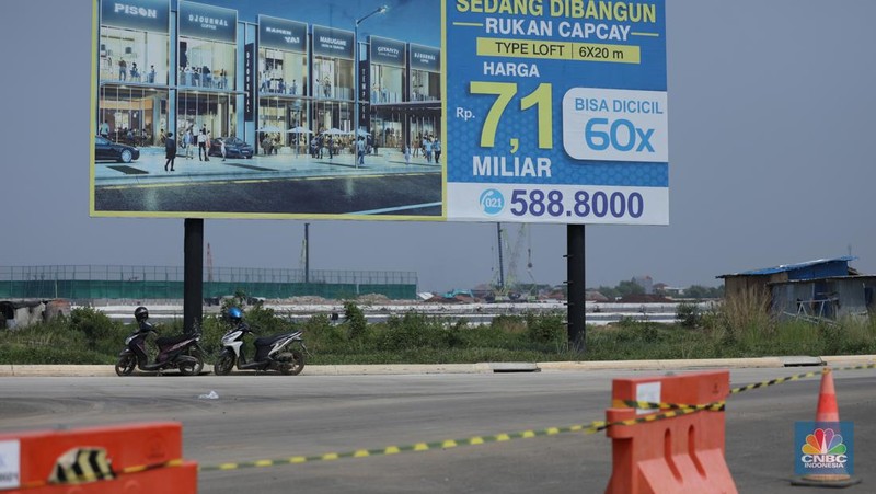 Suasana pembangunan properti di kawasan Pantai Indah Kapuk (PIK 2), Tangerang, Banten, Rabu (21/6/2023). (վ/Tri Susilo)