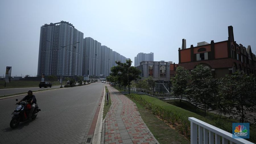 Suasana pembangunan properti di kawasan Pantai Indah Kapuk (PIK 2), Tangerang, Banten, Rabu (21/6/2023). (վ/Tri Susilo)