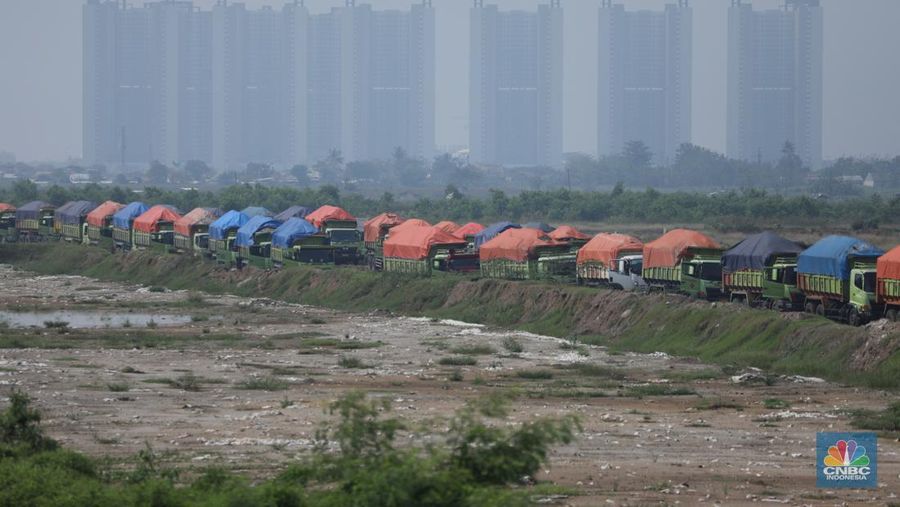 Suasana pembangunan properti di kawasan Pantai Indah Kapuk (PIK 2), Tangerang, Banten, Rabu (21/6/2023). (վ/Tri Susilo)