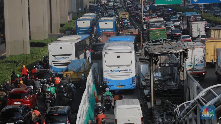 HUT Jakarta, macet, polusi hingga hunian layak masih jadi problem. (CNCB Indonesia/Muhammad Sabki)