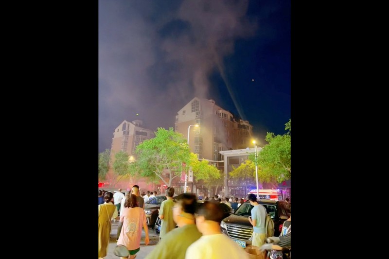 Suasana pasca kebakaran akibat ledakan pada sebuah restoran barbekyu di kota Yinchuan, Ningxia, China, Rabu (21/6/2023). Suasana pasca kebakaran akibat ledakan pada sebuah restoran barbekyu di kota Yinchuan, Ningxia, China, Rabu (21/6/2023). (Handout via REUTERS)