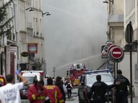 Ledakan Besar Guncang Paris, Warga Panik, Korban Berjatuhan