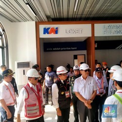 Luhut PP Jakarta-Bandung Naik KA Cepat Kurang 1,5 Jam