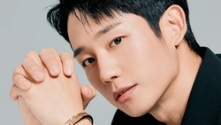 Netizen Gempar, Jung Hae In Patahkan Kutukan Foto Paspor Jelek