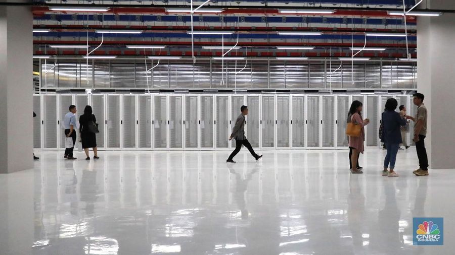 Kampus Pusat Data H2, Karawang, Jawa Barat, Kamis (22/6/2023). Kampus Pusat Data H2 menjadi salah satu pusat penyimpanan data digital karya Indonesia dengan tujuan memperkuat infrastruktur ekonomi digital Indonesia sehingga meningkatkan pertumbuhan dan kekuatan ekonomi Indonesia di dunia.  (CNBC Indonesia/Muhammad Sabki)