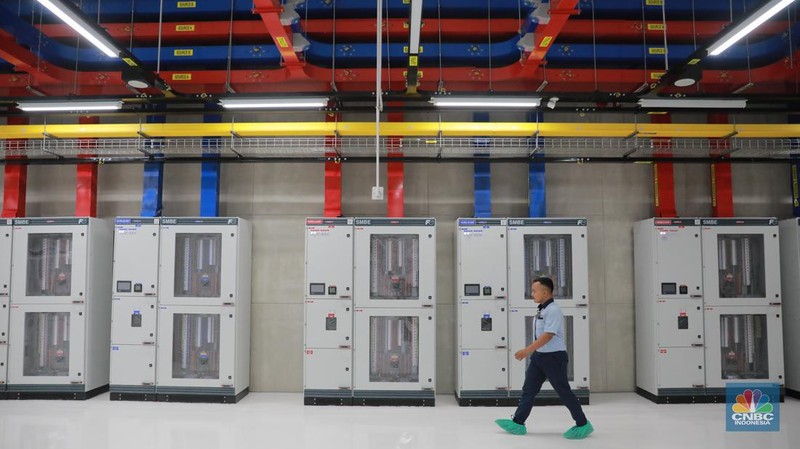 Kampus Pusat Data H2, Karawang, Jawa Barat, Kamis (22/6/2023). Kampus Pusat Data H2 menjadi salah satu pusat penyimpanan data digital karya Indonesia dengan tujuan memperkuat infrastruktur ekonomi digital Indonesia sehingga meningkatkan pertumbuhan dan kekuatan ekonomi Indonesia di dunia.  (CNBC Indonesia/Muhammad Sabki)