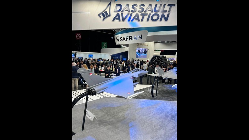 Menhan Prabowo Subianto kunjingi Paris Air Show 2023. Menhan Prabowo Subianto kunjingi Paris Air Show 2023. (Dok. Tim Prabowo Subianto)