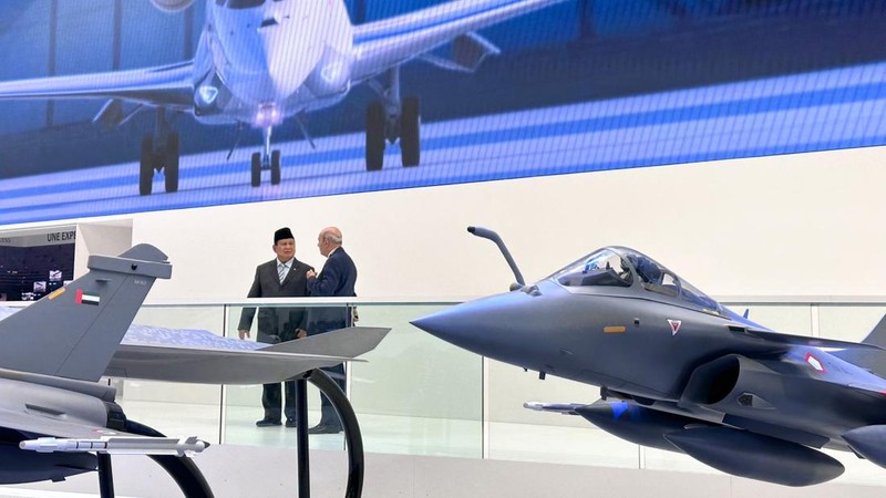 Menhan Prabowo Subianto kunjingi Paris Air Show 2023. (Dok. Tim Prabowo Subianto)