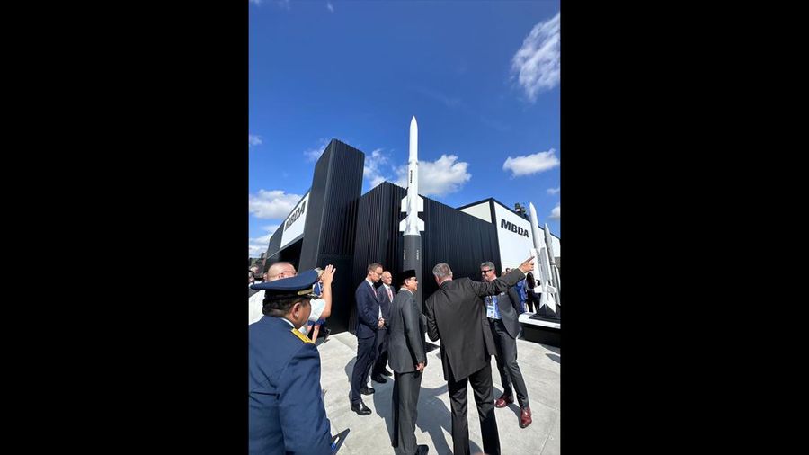 Menhan Prabowo Subianto kunjingi Paris Air Show 2023. (Dok. Tim Prabowo Subianto)