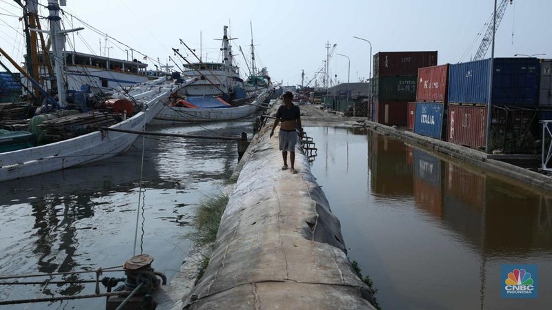 Pelabuhan Sunda Kelapa Diterjang Banjir Rob. (CNBC Indonesia/Tri Susilo)