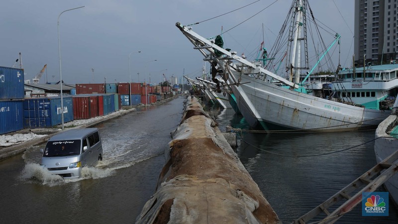 Pelabuhan Sunda Kelapa Diterjang Banjir Rob. (CNBC Indonesia/Tri Susilo) Pelabuhan Sunda Kelapa Diterjang Banjir Rob. (CNBC Indonesia/Tri Susilo)