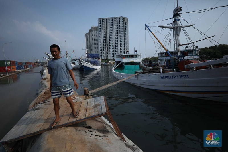 Pelabuhan Sunda Kelapa Diterjang Banjir Rob. (CNBC Indonesia/Tri Susilo) Pelabuhan Sunda Kelapa Diterjang Banjir Rob. (CNBC Indonesia/Tri Susilo)