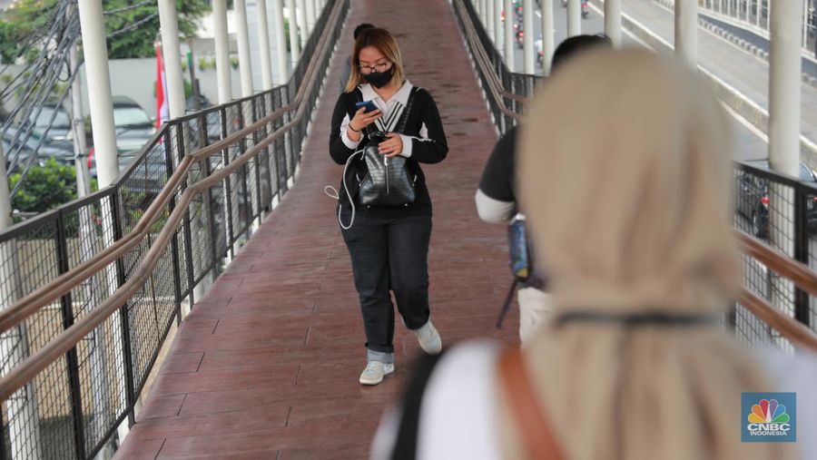 Perjalanan Covid-19 Saat Pandemi Hingga Status Endemi. (CNBC Indonesia/Muhammad Sabki)