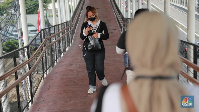 Perjalanan Covid-19 Saat Pandemi Hingga Status Endemi. (CNBC Indonesia/Muhammad Sabki)