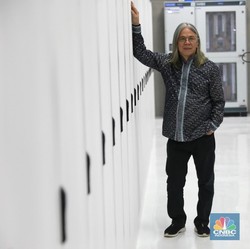 Emiten Data Center 'Bill Gates' RI (DCII) Jadi Saham Termahal