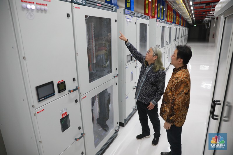 Kampus Pusat Data H2, Karawang, Jawa Barat, Kamis (22/6/2023). Kampus Pusat Data H2 menjadi salah satu pusat penyimpanan data digital karya Indonesia dengan tujuan memperkuat infrastruktur ekonomi digital Indonesia sehingga meningkatkan pertumbuhan dan kekuatan ekonomi Indonesia di dunia.  (CNBC Indonesia/Muhammad Sabki)