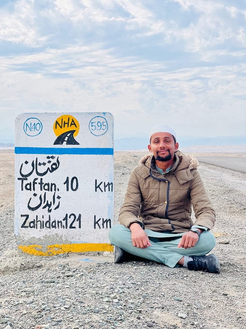 A Pakistani student, Usman Arshad, who walked 5400km from his home town, Okra, Pakistan to Mecca, Saudi Arabia to perform Haj, greets his family before heading out on his journey from Okra, Pakistan, in this handout photo obtained by Reuters on June 23, 2023. Usman Arshad/Handout via REUTERS ATTENTION EDITORS - THIS PICTURE WAS PROVIDED BY A THIRD PARTY