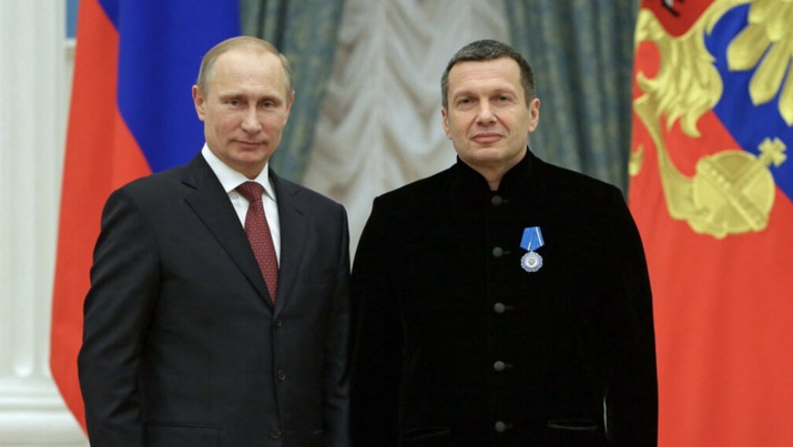 Russian President Vladimir Putin, left, and Russian television and radio host Vladimir Solovyov pose for a photo during a 2013 awards ceremony at the Kremlin. (© RIA Novosti/Mikhail Metzel/Presidential Press Service/AP Images)