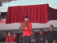 Ikuti Jokowi, Ganjar Bacakan 'Dedication of Life' Soekarno