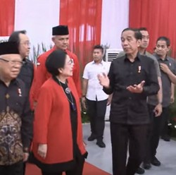 Diisukan Hasto Mau Jadi Ketum PDIP, Ini Respons Tak Terduga Jokowi