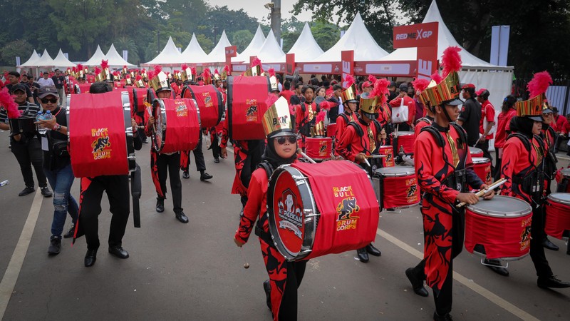 Simpatisan Partai Demokrasi Indonesia Perjuangan (PDIP) memadati kawasan Stadion Utama Gelora Bung Karno (SUGBK), Senayan, Jakarta, Sabtu (24/6/2023). (CNBC Indonesia/Faisal Rahman) Simpatisan Partai Demokrasi Indonesia Perjuangan (PDIP) memadati kawasan Stadion Utama Gelora Bung Karno (SUGBK), Senayan, Jakarta, Sabtu (24/6/2023). (CNBC Indonesia/Faisal Rahman)