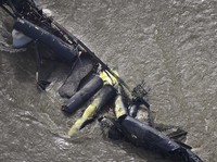 Kereta Pembawa Cairan Kimia Terperosok di Sungai Montana AS