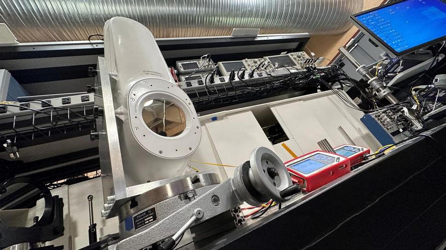 A terminal device to deliver internet with mirrors and lasers created by Taara, a project in Alphabet's so-called ?moonshot factory? X, is seen in a lab in Mountain View, California, U.S. June 22, 2023. REUTERS/Nathan Frandino