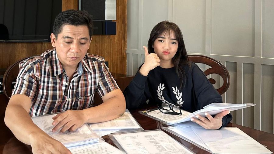 Fuji dan kuasa hukumnya, Sandy Arifin.