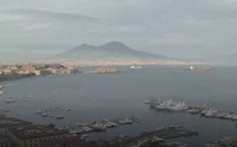 Gunung berapi Campi Flegrei potensi meletus besar-besaran dalam waktu dekat akan menyebabkan tsunami setinggi 33,5 meter. Gunung berapi Campi Flegrei potensi meletus besar-besaran dalam waktu dekat akan menyebabkan tsunami setinggi 33,5 meter. (Tangkapan Layar Video CNBC Internasional)