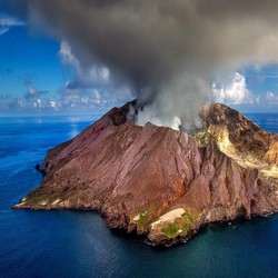Daftar Gunung Api Berstatus Awas dan Siaga di Indonesia
