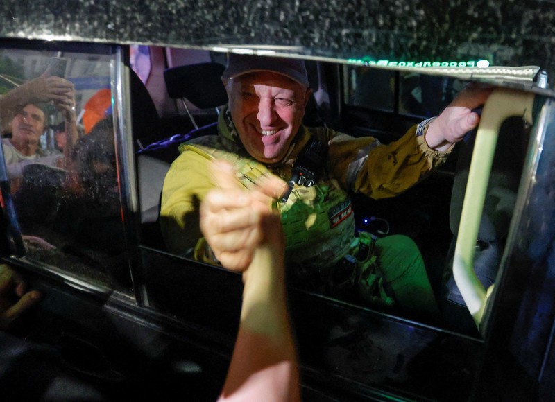 Kepala tentara bayaran Wagner Yevgeny Prigozhin meninggalkan markas Distrik Militer Selatan di tengah penarikan kelompok itu dari kota Rostov-on-Don, Rusia, 24 Juni 2023. Kepala tentara bayaran Wagner Yevgeny Prigozhin meninggalkan markas Distrik Militer Selatan di tengah penarikan kelompok itu dari kota Rostov-on-Don, Rusia, 24 Juni 2023. (REUTERS/Alexander Ermochenko)