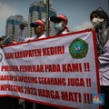 Aksi Guru Madrasah Gruduk Patung Kuda, Tuntut Kesetaraan
