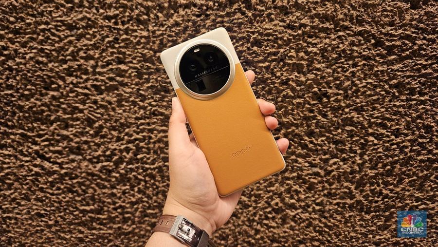 Oppo memamerkan ponsel flagship terbarunya, Oppo Find X6 Pro di Indonesia. (²©²ÊÍøÕ¾ Indoneia/Rakhmayanti Dewi)