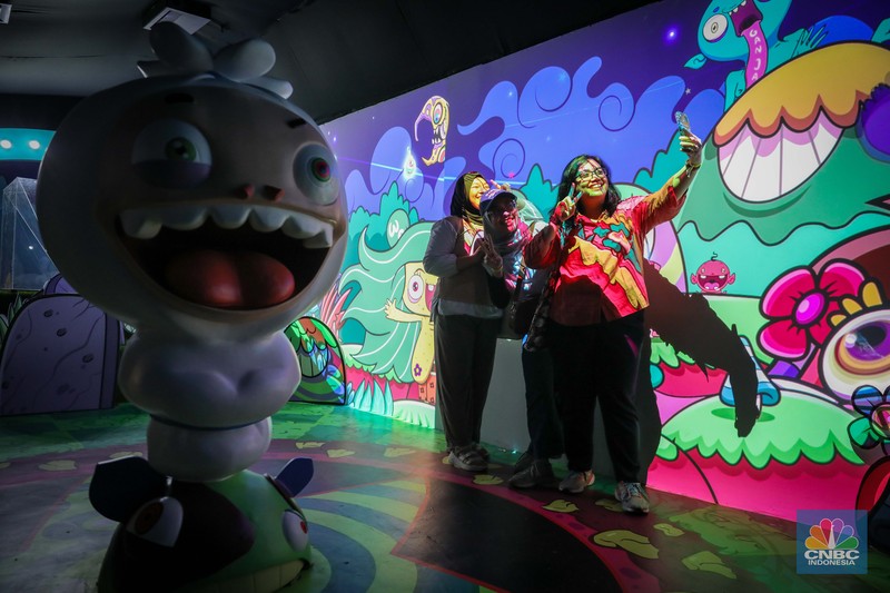 Pameran seni Ghostival 2023 merupakan acara art experience room yang menampilkan 11 hantu Indonesia dengan karakter lucu dan unik. (CNBC Indonesia/Faisal Rahman)