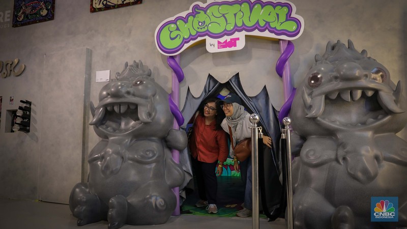 Pameran seni Ghostival 2023 merupakan acara art experience room yang menampilkan 11 hantu Indonesia dengan karakter lucu dan unik. (CNBC Indonesia/Faisal Rahman)