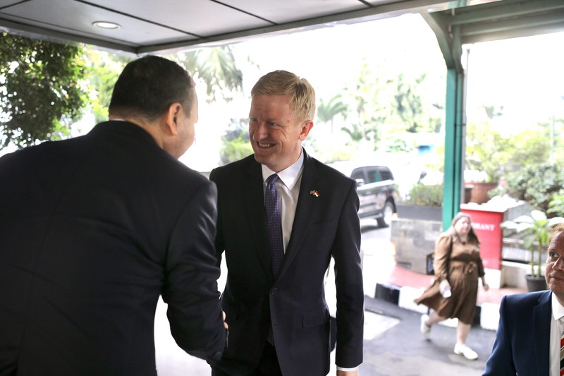Pertemuan Wakil PM Inggris Oliver Dowden dengan Kemenko Marves Luhut Binsar Pandjaitan hari ini, Senin (26/6/2023) di Kantor Kemenko Marves, Jakarta. (Dok. Kedutaan Inggris)nggris Oliver Dowden dengan Kemenko Marves LBP hari ini, Senin 26 Juni 2023 di Kantor Kemenko Marves, Jakarta. Pertemuan Wakil PM Inggris Oliver Dowden dengan Kemenko Marves Luhut Binsar Pandjaitan hari ini, Senin (26/6/2023) di Kantor Kemenko Marves, Jakarta. (Dok. Kedutaan Inggris)nggris Oliver Dowden dengan Kemenko Marves LBP hari ini, Senin 26 Juni 2023 di Kantor Kemenko Marves, Jakarta. (Dok. Kedutaan Inggris)