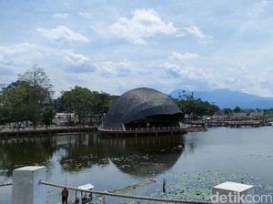Keluh Kesah Wisatawan Kala Menikmati Pesona Situ Bagendit