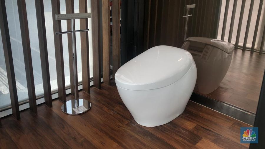 Toilet termahal yang ditawarkan oleh TOTO adalah toilet tipe NEOREST NX2 CS 901 KVT tipe ini dibanderol dengan harga Rp315 juta. (CNBC Indonesia/Rindi Salsabilla Putri)