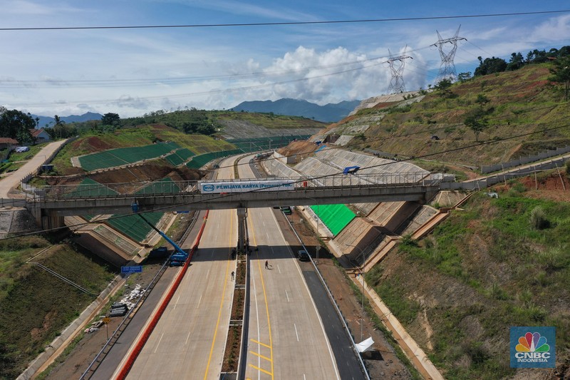 Tol Cisumdawu (CNBC Indonesia/Adi Andono)