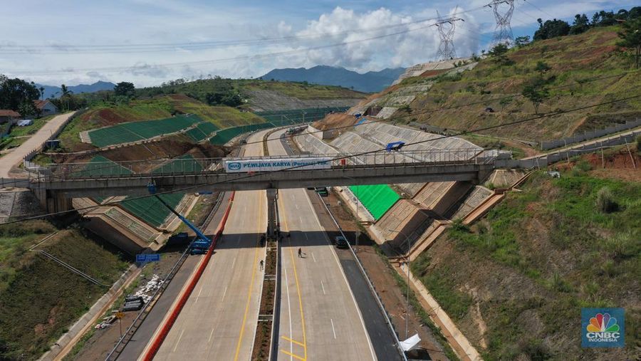 Tol Cisumdawu (CNBC Indonesia/Adi Andono)